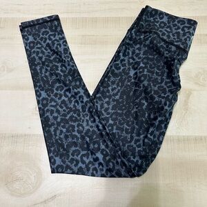 Zyia Stone Leopard Scrunchy Light and Luxe Leggings 7/8